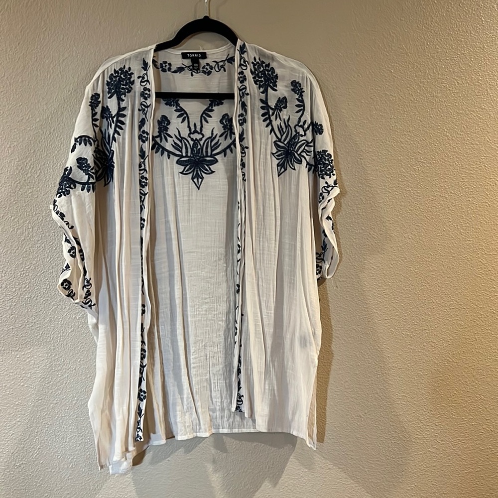 Sheer kimono style with dark blue embroidery